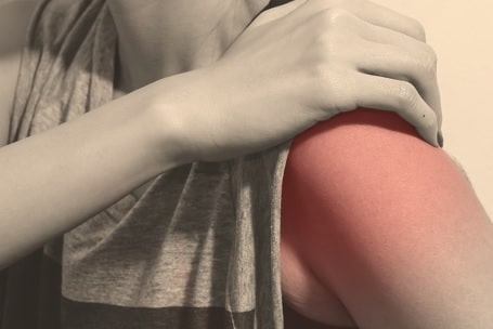 a woman having shoulder pain