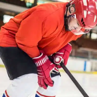 Ice hockey player suffering a knee injury